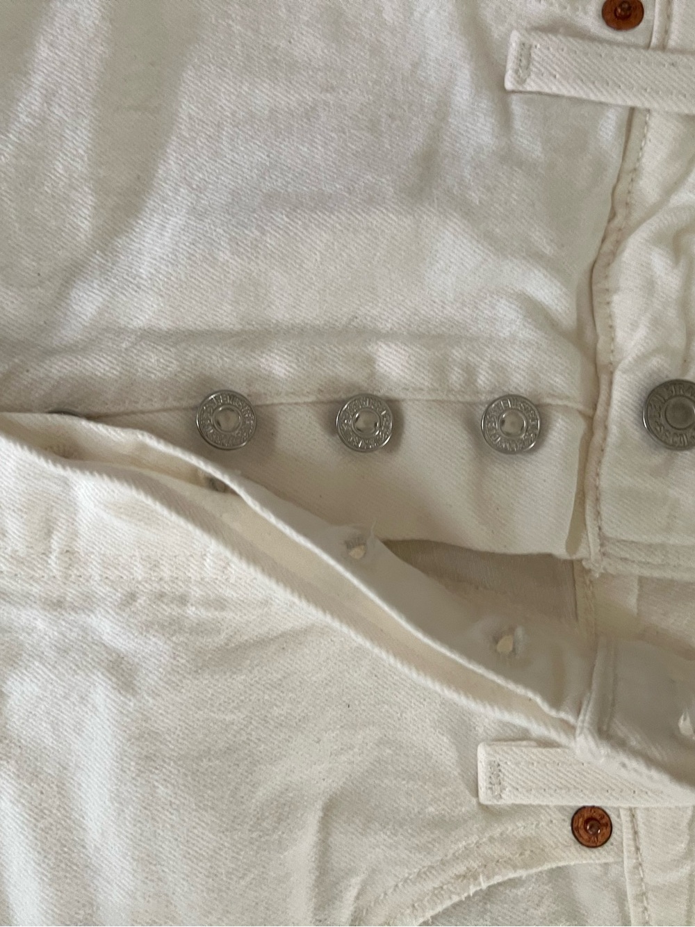 Levi's White Raw-Hem Denim Shorts - Picture 2 of 7